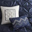 Magnifique literie grand bleu marine, 7 pièces avec édredon et coussins décoratifs