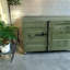 Buffet de style industriel avec roulettes