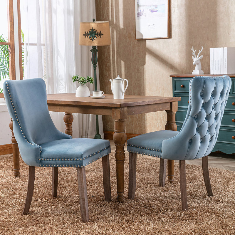 Chaise de salle à manger rembourrée à oreilles avec garniture cloutée et pieds en bois massif, ensemble de 2, Bleu pâle, Brun