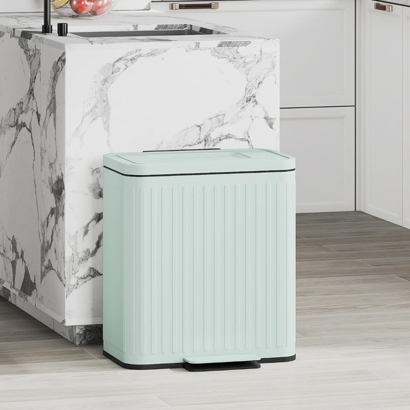Poubelle double de 2 x 5,3 gallons (20 litres) à pédale, en métal vert pâle, avec couvercle à fermeture douce et seaux amovibles. Parfait pour la cuisine, le bureau et le vestibule.