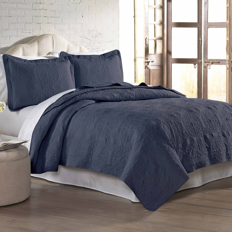 Medallion Quilt Set, King Quilt + 2 King Shams, Indigo