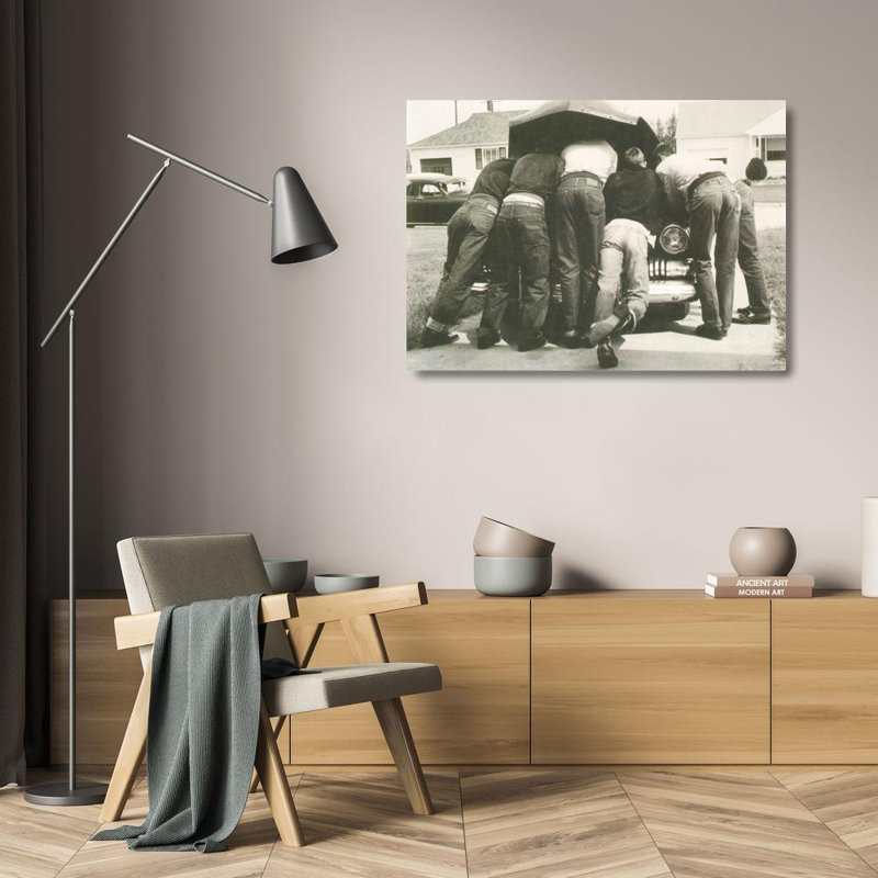 Garçons avec leur première voiture, 1957 IMA-O85, H 17 po x l 24 po