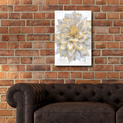  «Open Petals 1 With Gold» par Danhui Nai, art mural en verre acrylique, 24 po x 36 po