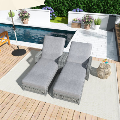Chaise longue inclinable en rotin 2 pièces, ensemble de salon d'extérieur en osier avec accoudoirs, fauteuil inclinable réglable de patio avec coussins gris amovibles, ensemble de chaise longue toutes saisons pour piscine et jardin