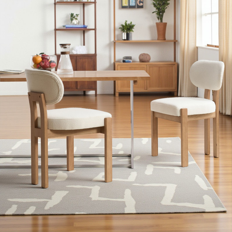 Chaise rembourrée en bois massif Inelda, Beige