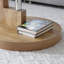 Table ronde moderne et pratique à double couche. Plateau de table en verre, pieds de table en bois aggloméré. Convient au bureau, à la salle à manger et au salon-129424851