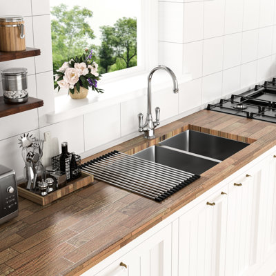Évier de cuisine à double cuve encastrable 33 po x 19 po x 9 po, en acier inoxydable de calibre 18 T304, idéal pour laver les légumes et les pots, livré avec une grille de rinçage à fond en acier brossé 60/40 po