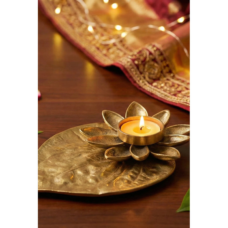 Porte-bougie laiton laiton Paan Patta | Bougeoir 4,5 po inspiré de la nature à la main H | Décoration de table à finition antique multi-tons | Fabriqué en Inde 