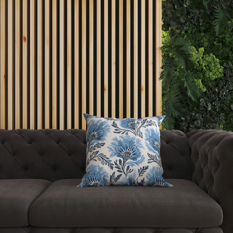 Coussin décoratif intérieur / extérieur Whimsical Wilds, H 16 po x l 16 po, Bleu / blanc indigo