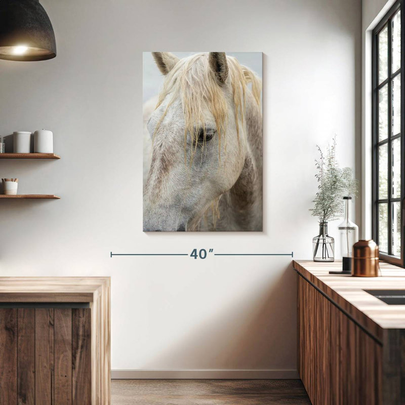 Ronce près d'un cheval blanc de Camargue I, H 39 po x l 26 po