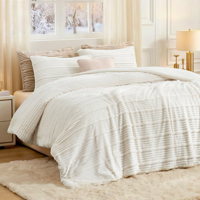 Amélie Home Plush Comforter Set, Fleece Bedding with Ribbed Stripe Design, Super Soft Set