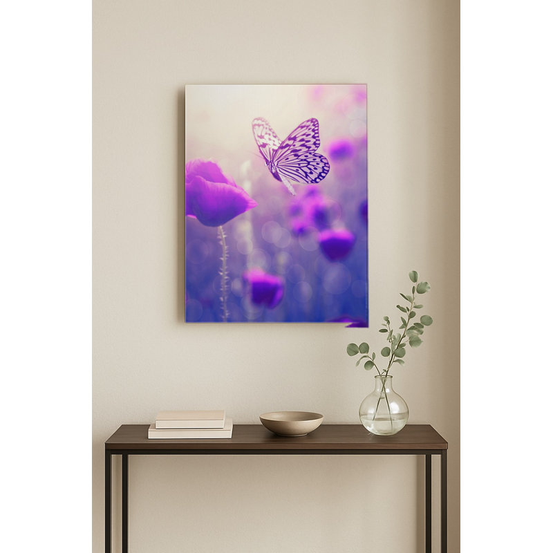 Papillon au-dessus de fleurs violettes — Portrait en métal, H 14 po x l 11 po