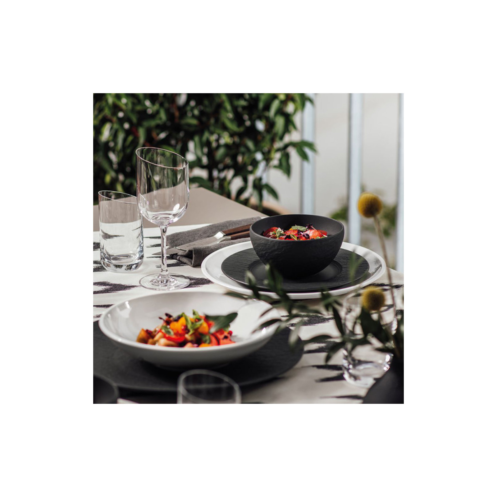 Villeroy & Boch 4-Piece Place Setting, Premium Porcelain, Black