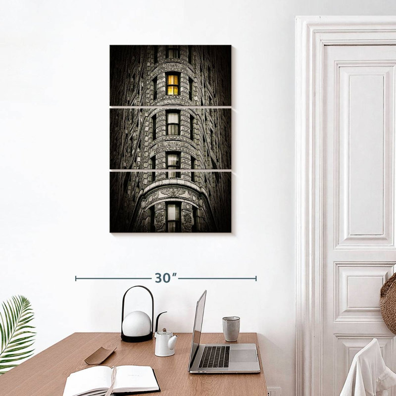 Lilie The Flatiron Building In NYC, 32" H x 20" W