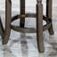 Tabouret de comptoir gris vieilli de 24 po, coussin de siège gris anthracite, bois franc massif et tabouret pivotant à 360 degrés
