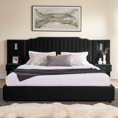 Structure de lit tapissier très grand avec tissu en velours, conception à rayures verticales avec boutons autour du lit plateforme très grand avec tête de lit, structure solide et table de chevet