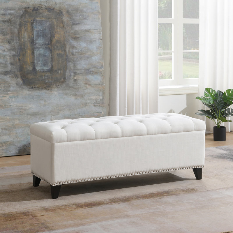 Banc de rangement beige avec charnière de fermeture de 47,5 po, tissu confortable au toucher, clous argentés, pour dortoir, tabouret de coiffeuse, bouton, beige, literie, livres, fenêtre