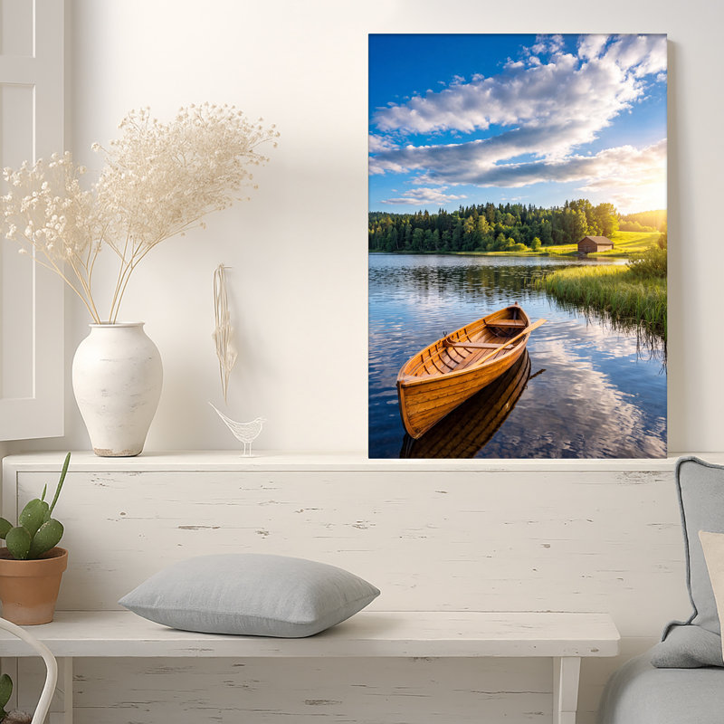 Toile en bois sur un lac avec forêt de pins et nuages, art mural sur toile, H 48 po x l 32 po