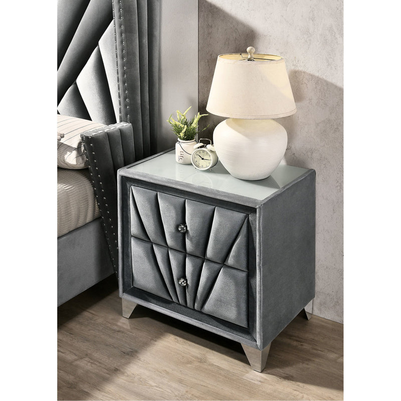 Table de chevet en tissu gris, 2 tiroirs, pieds, structure entièrement rembourrée, cristal, plateau en verre, tiroirs de chambre à coucher modernes, design contemporain