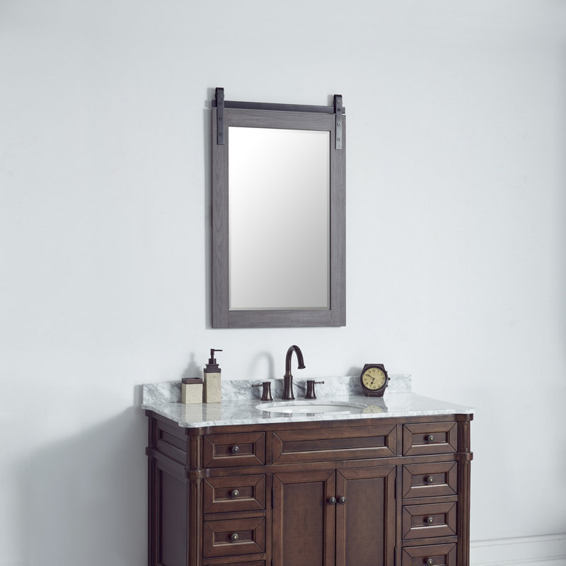 Miroir de salle de bain mural Karamfila, 39,4 po x 24 po, Chêne Suleiman
