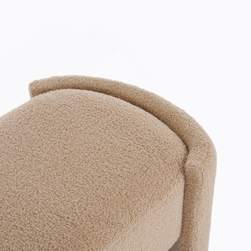 Élégant et simple banc de repose-pieds en forme de chameau clair