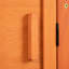 Poulailler orange avec aire de nidification, plateau coulissant et roulettes pour utilisation dans la cour de la volaille, de la fenêtre et du panneau solaire