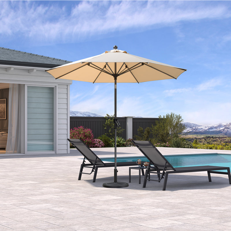 Parasol de marché 132 po beige avec manivelle et contrepoids inclus, H 107 po x l 137 po x P 137 po, Beige