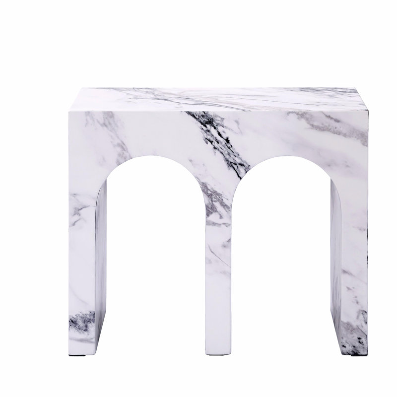 Petite table d'appoint pratique, style moderne et polyvalente