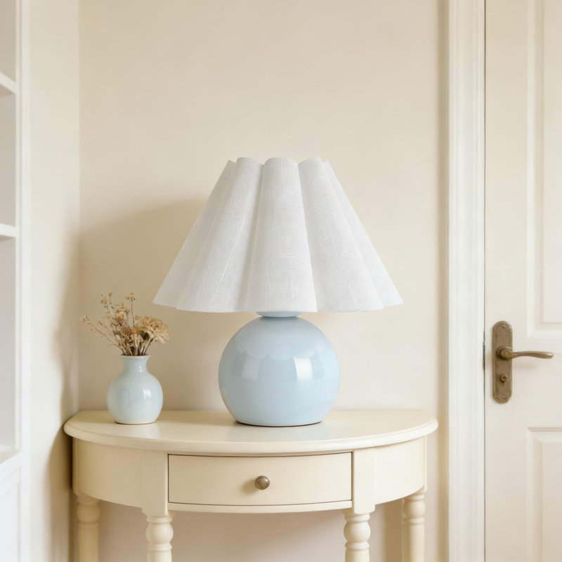 Lampe de table tactile avec abat-jour festonné, lampe de table de chevet compacte pour chambre à coucher, salon, cuisine, bureau et petits espaces, bleu clair