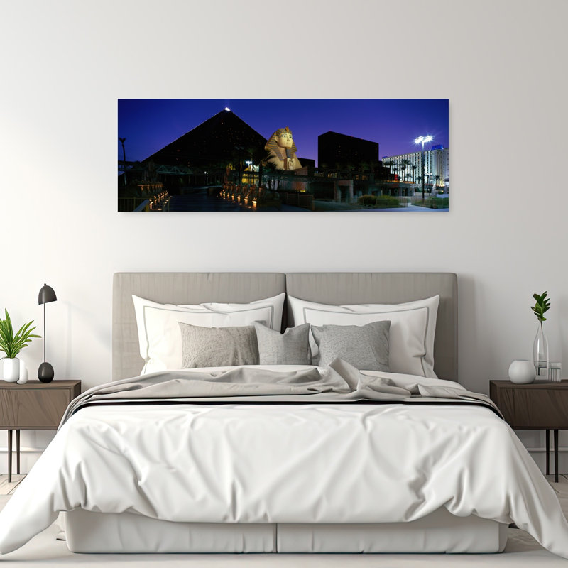 Luxor Hotel Las Vegas, Nevada, architecture contemporaine, art mural, H 60 po x l 20 po