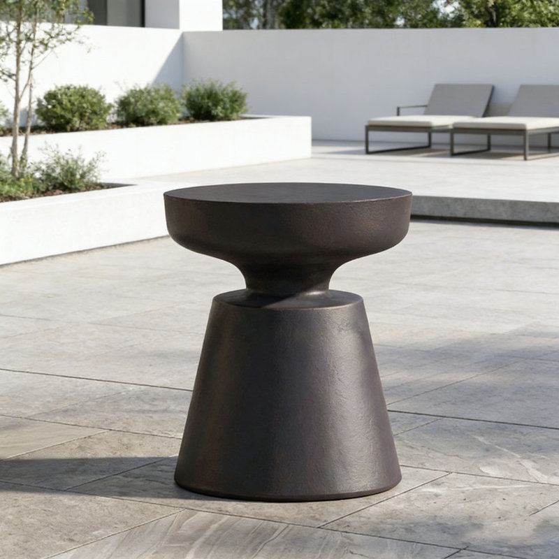 Table d'appoint d'extérieur en béton léger
