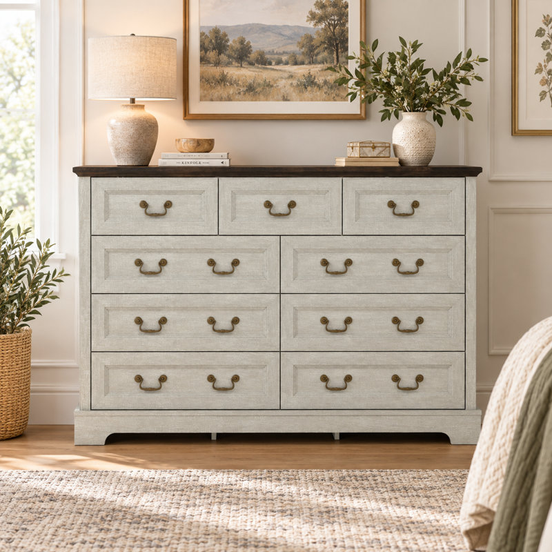 Commode à 9 tiroirs Pagina avec fini gris rustique et poignées en laiton
