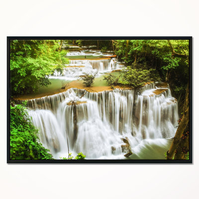 " Huymea Kamin Waterfall "