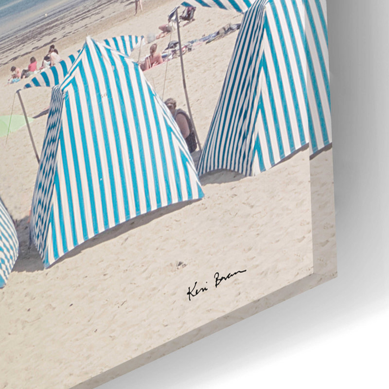 «French Holidays» par Keri Bevan, H 16 po x l 24 po x P 0,2 po