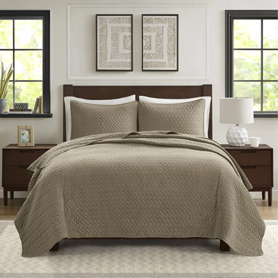 Queen 3 Piece Luxurious Oversized Quilt Set