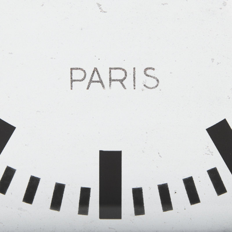 Horloge de table industrielle à quartz en noir / gris / blanc cassé