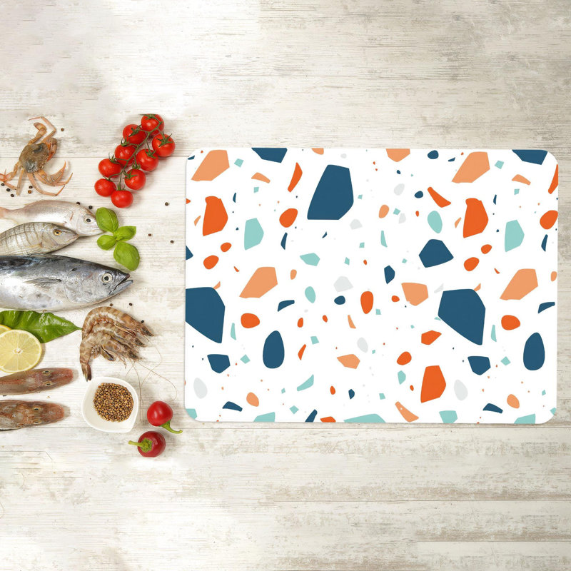 Planche de service en verre coloré à motif de faux terrazzo idéale comme planche à découper moderne ou pièce de décoration intérieure élégante