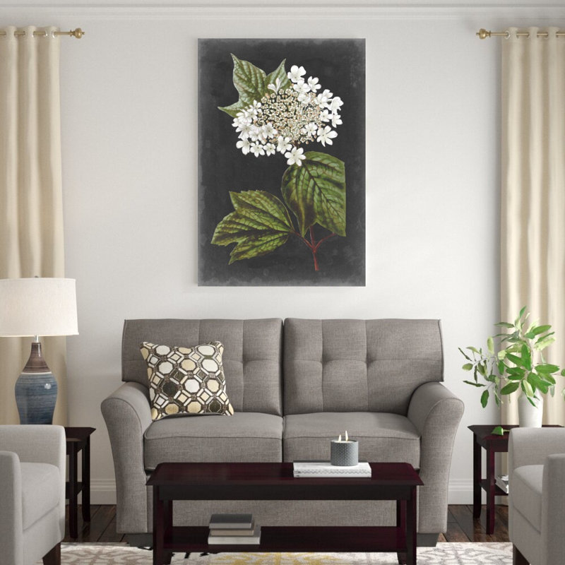 «Dramatic White Flowers III» par Vision Studio - peinture sur toile tendue, H 48 po x l 32 po