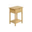 Table d'appoint décontractée à deux niveaux de 61 cm de hauteur, avec dessus en stratifié naturel et panneau, idéale comme table de chevet dans une chambre ou un salon. Étagère de rangement fermée.
