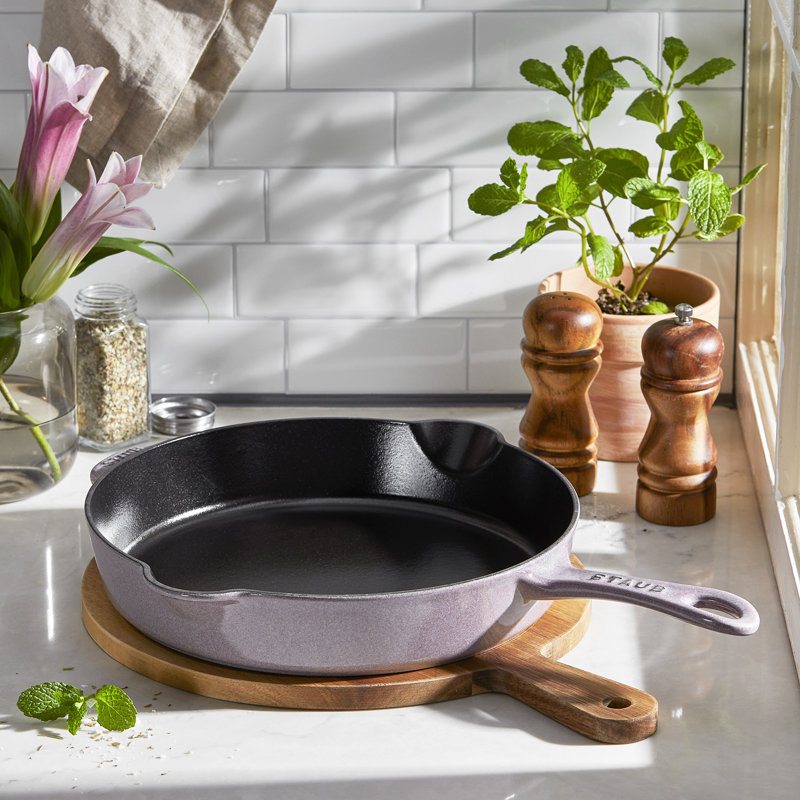 Poêle à frire en fonte Staub, 10", Lilas