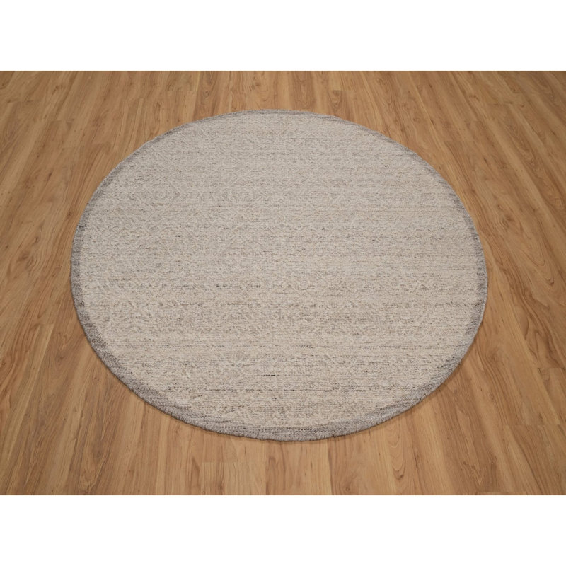 Tapis brun castor 5 pi 10 po x 5 pi 10 po, design moderne panaché, laine naturelle non tissée, tissage à plat, ton sur ton, texturé, noué à la main, rond, tapis oriental