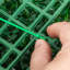 Panneaux de buis artificiels de 12 pièces 10 x 10 pouces, tapis de mur de haie de buis, mur de fond de gazon artificiel, écran de haie d'intimité protégé contre les rayons UV pour la clôture de jardin intérieur extérieur