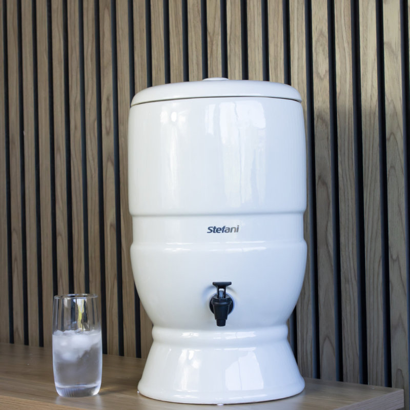 Purificateur d'eau en porcelaine de 2,64 gallons (10 L) Stefani