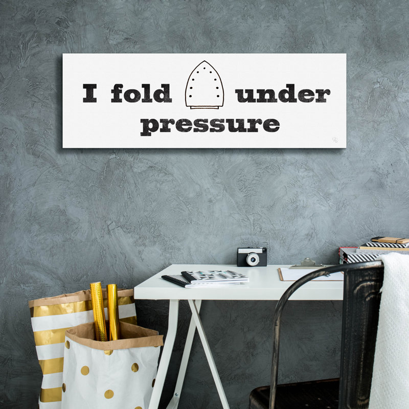 «Fold Under Pressure» par Sue Schlabach, art mural sur toile, H 12 po x l 36 po x P 0,75 po