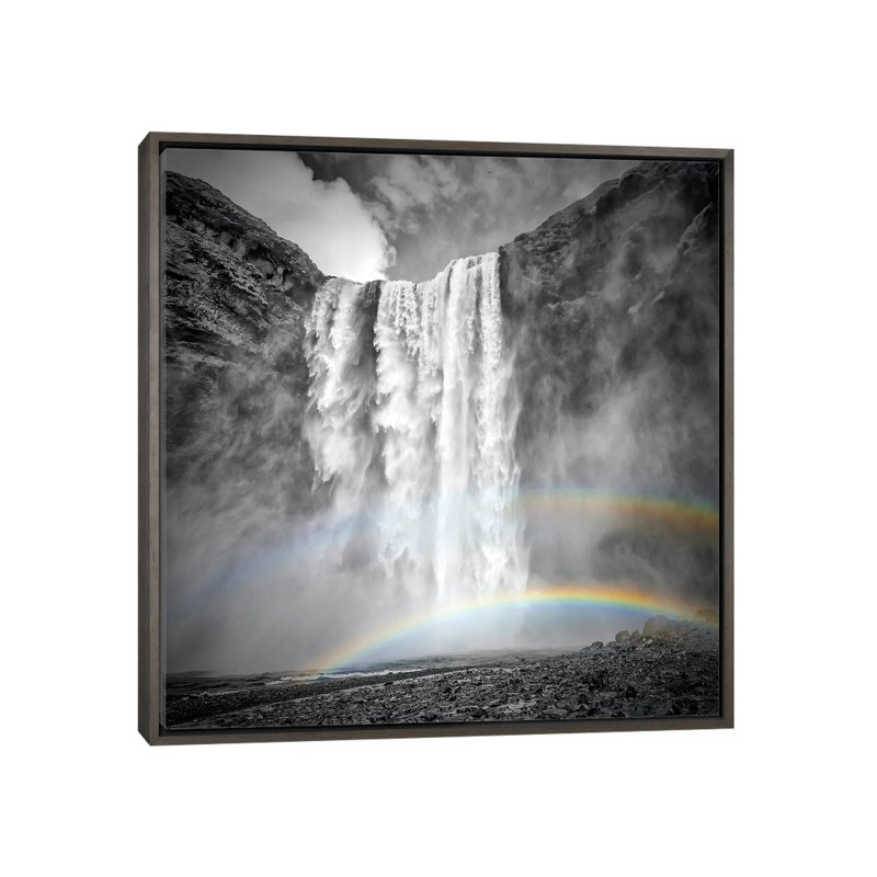 «Islande Skogafoss» par Melanie Viola - reproduction de photo, Toile encadrée de bois rustique foncé, Pas de tapis