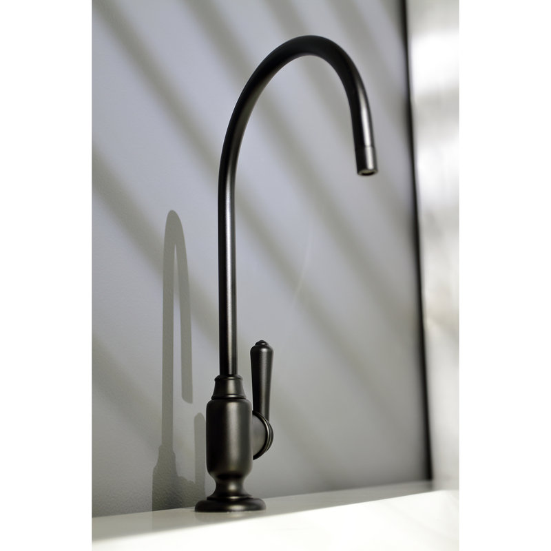 Robinet de filtration d'eau 1 trou à fixation sur le comptoir Kingston Brass Magellan, Noir mat