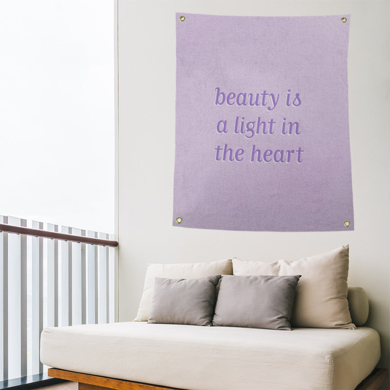 Tapisserie en polyester en citation de beauté, H 36 po x l 26 po, Mauve contrastant