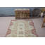 Découvrez l'élégance de ce tapis turc beige antique idéal pour votre cuisine ou votre salon