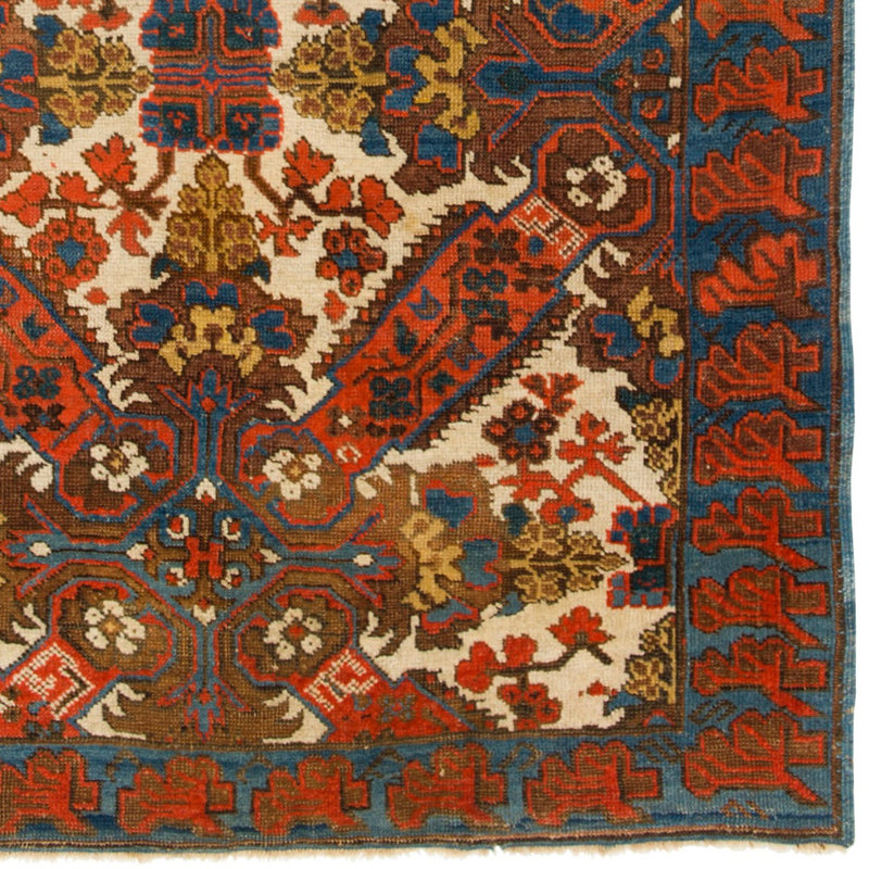 Tapis antique de couleur blanche Seichur