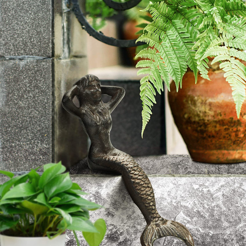 Glender Entertainment Statue